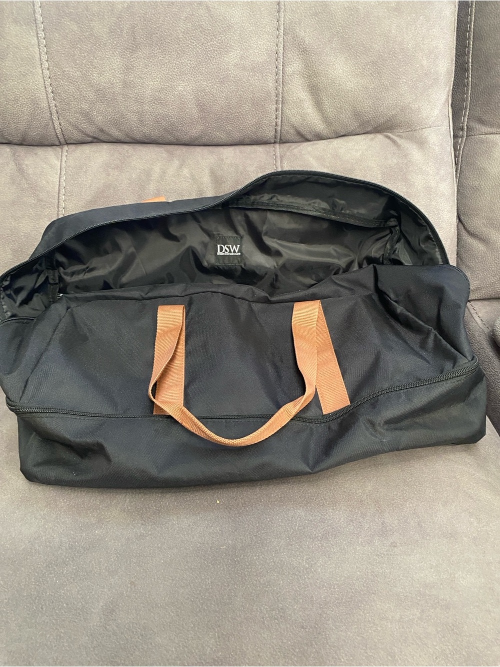 DSW Black and Tan Travel Separate Shoe Compartment Duffel Bag - Picture 4 of 5